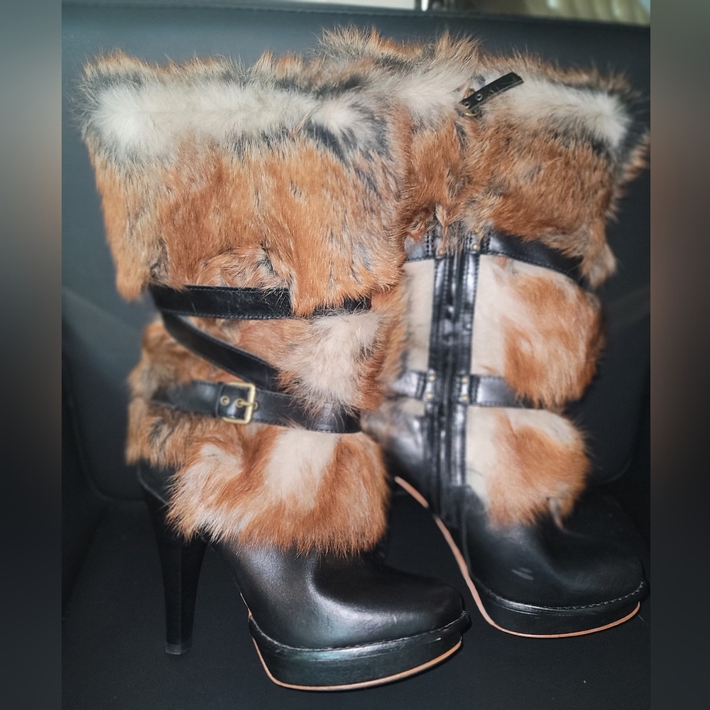 New UGG LAMB FUR BOOTS SIZE 8 1/2